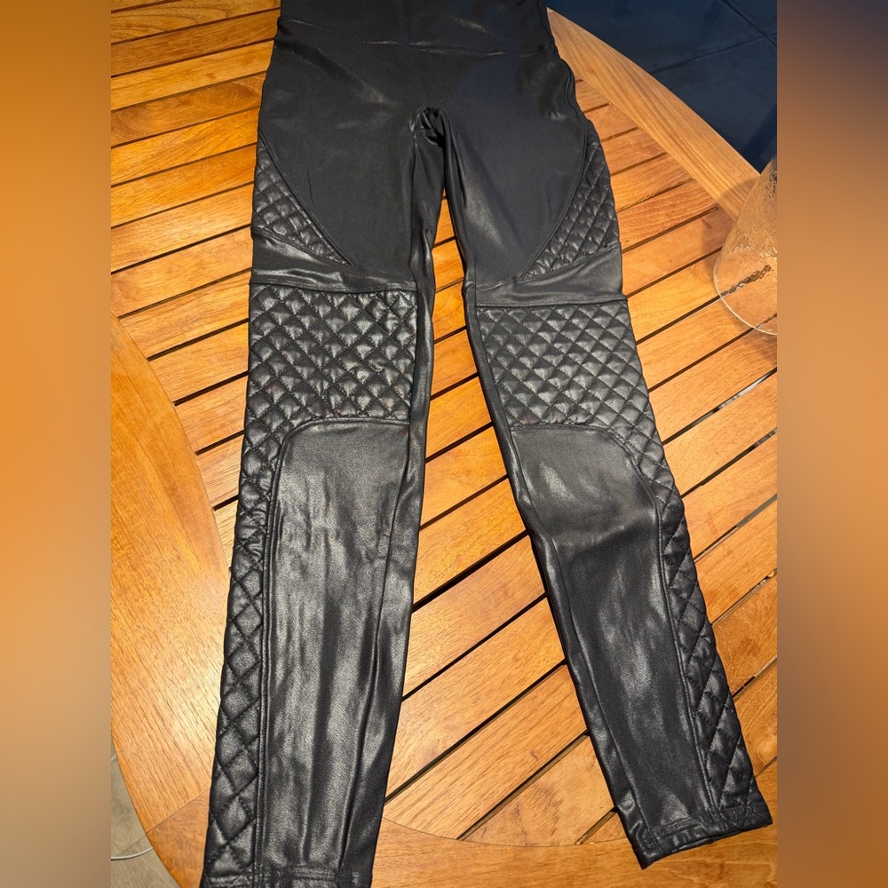 Spanx Faux Leather Moto Leggings Quilted paneling size M
